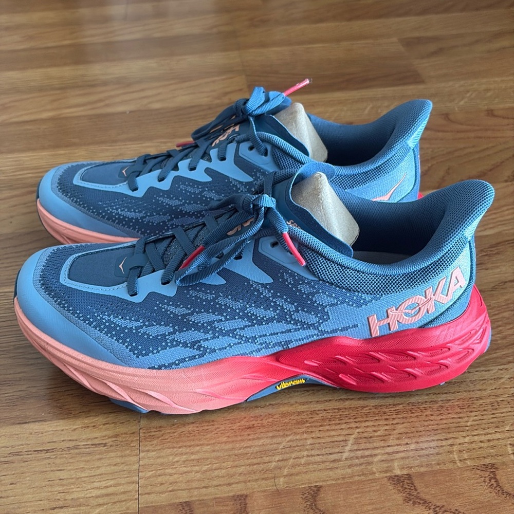 Hoka Speedgoat 5 Size 9 Women’s